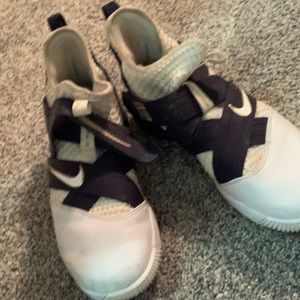Lebron soldier basketball shoes size 9.5 men’s